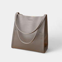 Grå